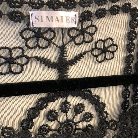 Beautiful black lace - Picture 2 of 3